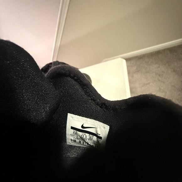 Nike Kids Lebrons Black and Red Nikes  with Velcro Strap Size 13C - Picture 2 of 8